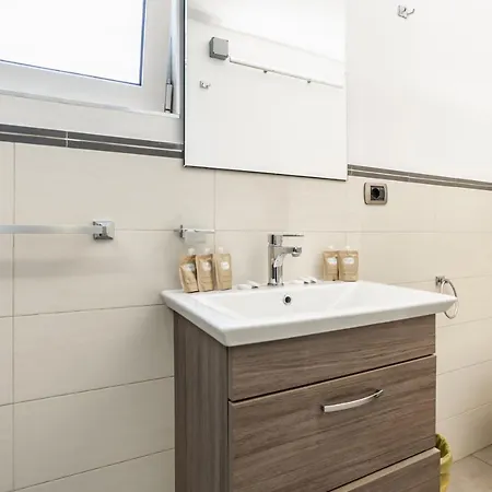 Guesthost - Valmarè Apulian Appartement Bari