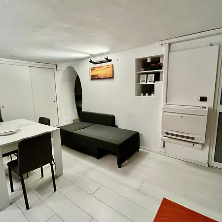 Valmare Apulian * Bari